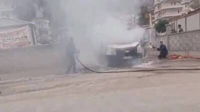 İskenderun Modern Evler Mahallesi'nde park halindeki bir araçta çıkan yangın,