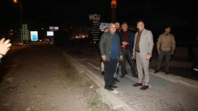 İskenderun Belediye Başkanı Mehmet Dönmez, ilçede sürdürülen çalışmaları yerinde inceleyerek