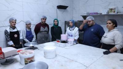 Hatay Büyükşehir Belediyesi’nin HAKİM Projesi kapsamında düzenlenen Yaş Pasta Yapımcısı