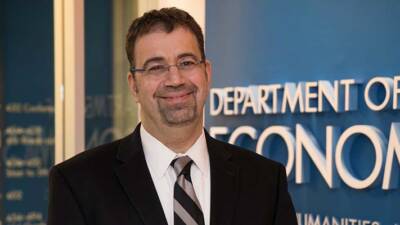 2024 Nobel Ekonomi Ödülü’nü kazanan Türk bilim insanı Daron Acemoğlu,