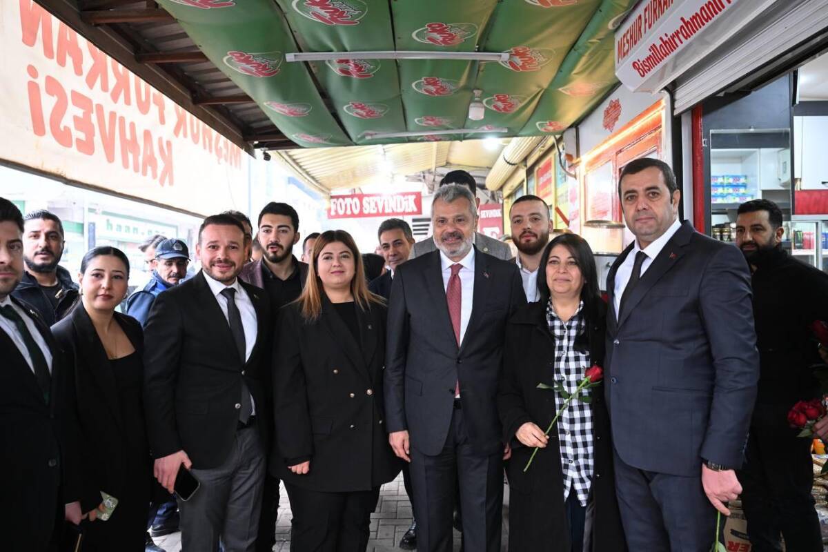 Hatay Büyükşehir Belediye Başkanı Mehmet Öntürk, Reyhanlı ilçesinde gerçekleştirdiği ziyaretlerde