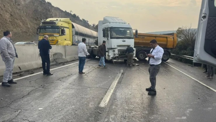 İskenderun-Antakya karayolunda meydana gelen tır kazası, trafik akışını tamamen durma