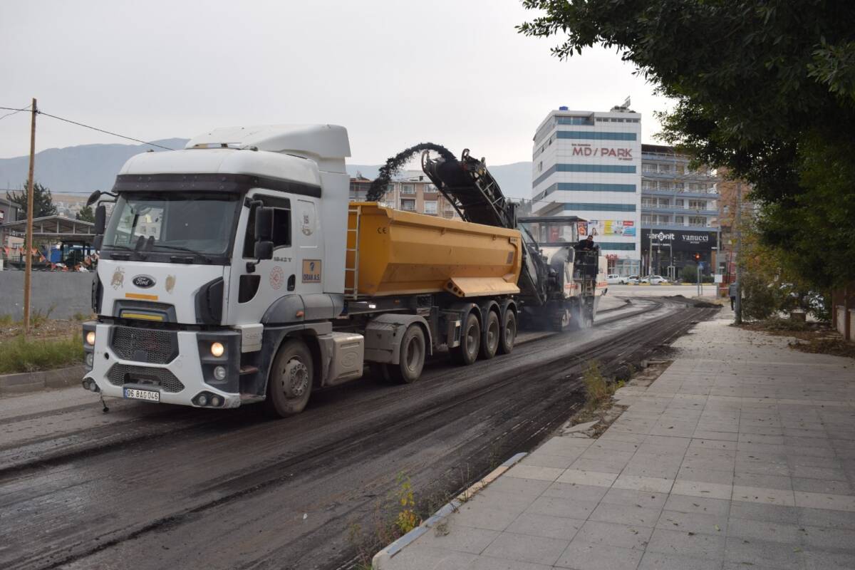 Hatay Büyükşehir Belediyesi (HBB), il genelindeki yol bakım ve altyapı