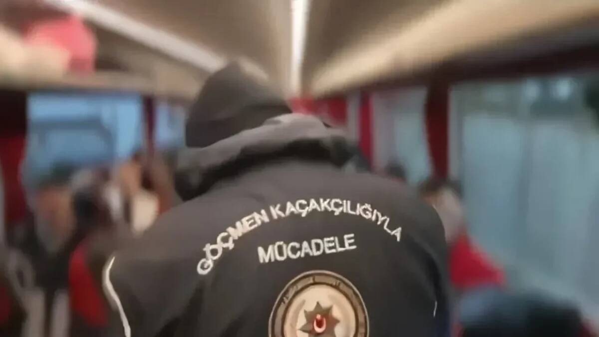 İçişleri Bakanı Ali Yerlikaya, Türkiye genelinde gerçekleştirilen “KALKAN-35” operasyonunun detaylarını