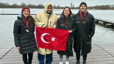 Ultra maraton yüzücüsü Bengisu Avcı, Amsterdam'da düzenlenen IISA Uluslararası Buz