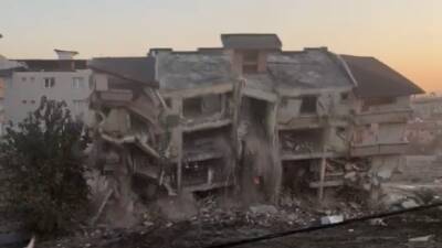 Hatay’ın Antakya ilçesinde, Kahramanmaraş merkezli depremlerde büyük hasar gören binaların