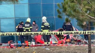  Muğla'da Sağlık Bakanlığı'na ait bir ambulans helikopter, hastane binasına