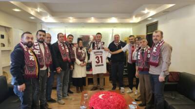 Defne ilçesindeki Hatayspor taraftar grubu, ilçenin belediye başkanı Halil İbrahim