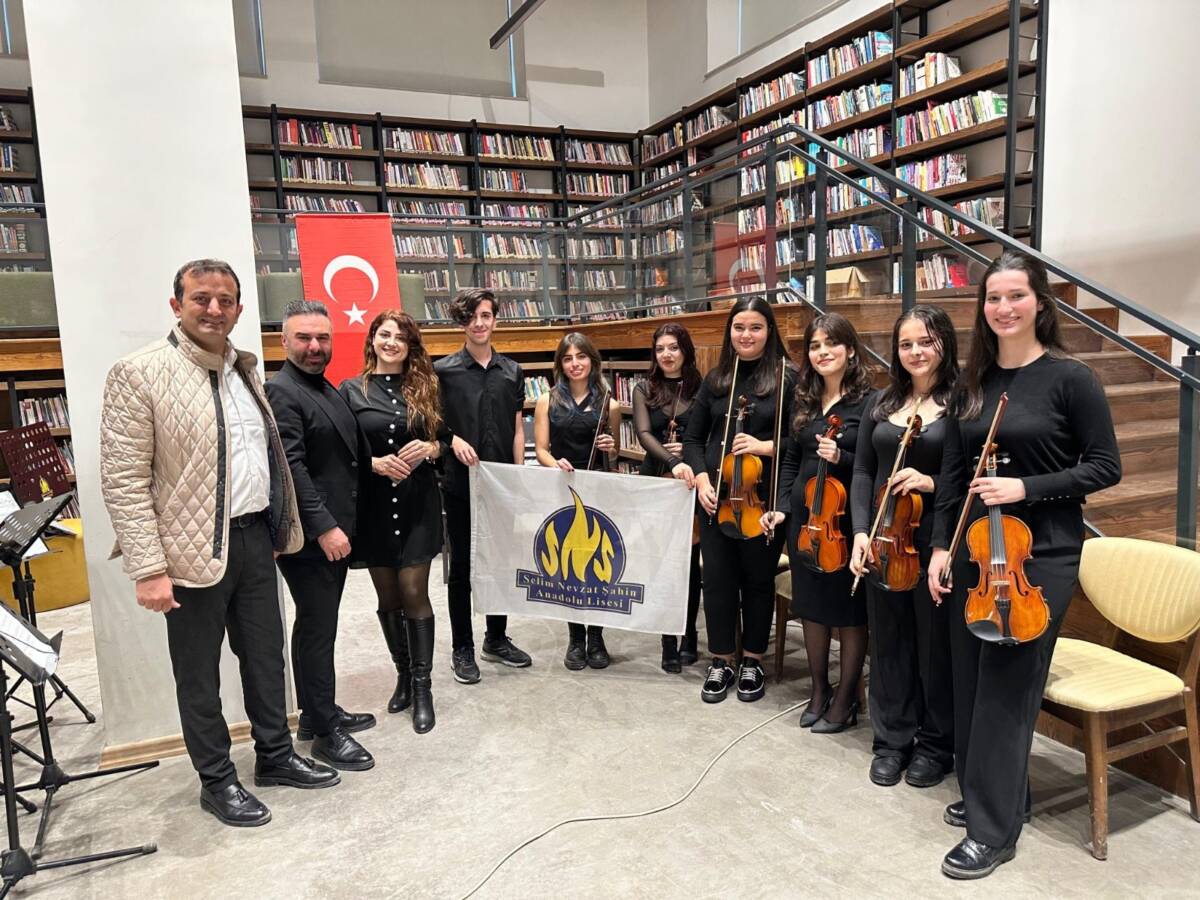 Selim Nevzat Şahin Anadolu Lisesi öğrencileri, “Okulun Kalbi Kütüphaneler Projesi”