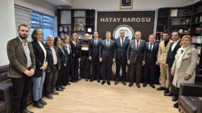 CHP Genel Başkan Yardımcısı Deniz Yücel başkanlığındaki heyet, Hatay Barosu’nu