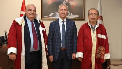 Hatay Mustafa Kemal Üniversitesi (MKÜ) Ziraat Fakültesi’nde dekanlık görev değişimi