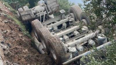 Yayladağı Bozlu Mahallesi’nde hafriyat kamyonunun devrilmesi, mahalle sakinlerinin can güvenliği