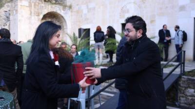 Hatay Büyükşehir Belediyesi (HBB), 25 Aralık Noel Bayramı vesilesiyle Hristiyan