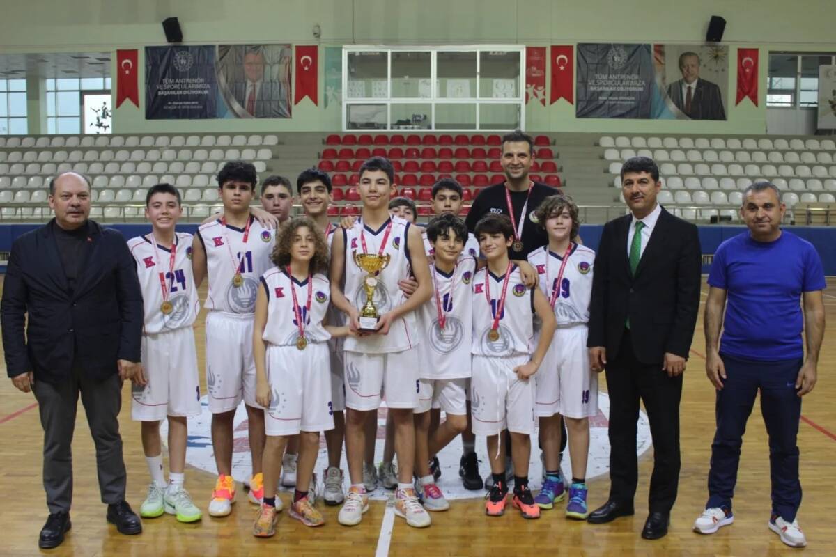 Hatay il genelindeki ortaokullar erkek basketbol şampiyonasında TED Koleji birinci