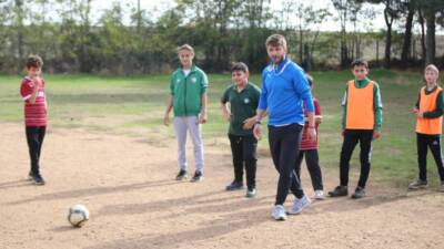 Milli Eğitim Bakanlığı, 32 millî sporcuyu beden eğitimi öğretmeni olarak