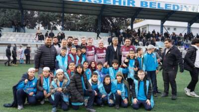 Hatay'da düzenlenen dostluk maçında takımlar 5-5 berabere kaldı. İl müftüsü