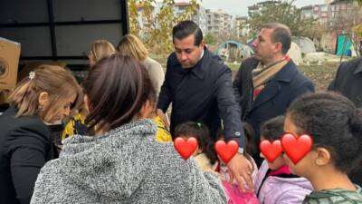 Muğla CHP İl Teşkilatı, Hatay’daki depremzede çocuklara oyuncak hediye ederek,