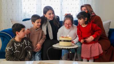 Hatay Valisi Mustafa Masatlı’nın eşi Esra Masatlı, Antakya’da yaşayan down