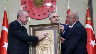 Hatay'ın İskenderun ilçesinin tanınmış ahşap oyma sanatçısı 64 yaşındaki Behzat