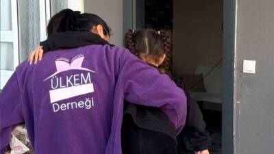 Hatay’daki depremzedelere gönüllü yardım sağlayan ve acil tıp teknisyeni olarak