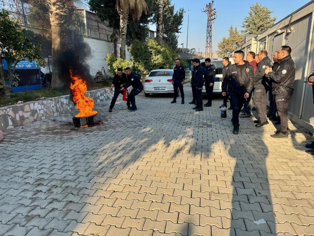 Hatay İtfaiyesi’nden Polislere Yangın Eğitimi