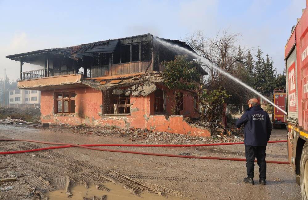 Antakya’nın Akevler Mahallesi’nde metruk