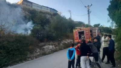 Hatay'ın Samandağ ilçesi Mağaracık Mahallesi'nde çıkan bahçe yangını, itfaiye ekipleri
