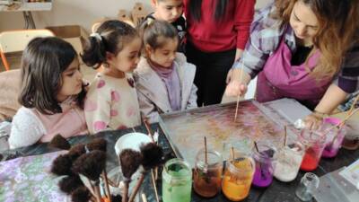 Hatay Büyükşehir Belediyesi, Payas HATMEK binasında düzenlediği etkinlikle çocuklara sanat