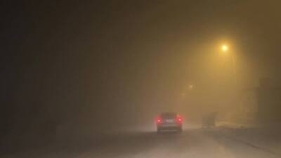 Hatay'ın merkez Antakya ilçesinde gece saatlerinde etkili olan yoğun sis,