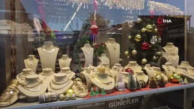Suriye'ye dönen Suriyeliler, ülkelerine yeni bir başlangıç yapmak için ellerindeki