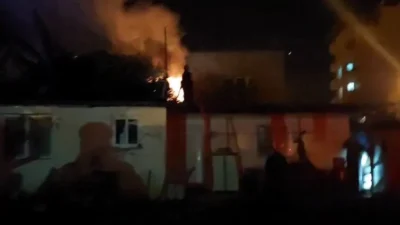 Hatay’ın İskenderun ilçesinde bir evde çıkan yangın, itfaiye ekiplerinin hızlı