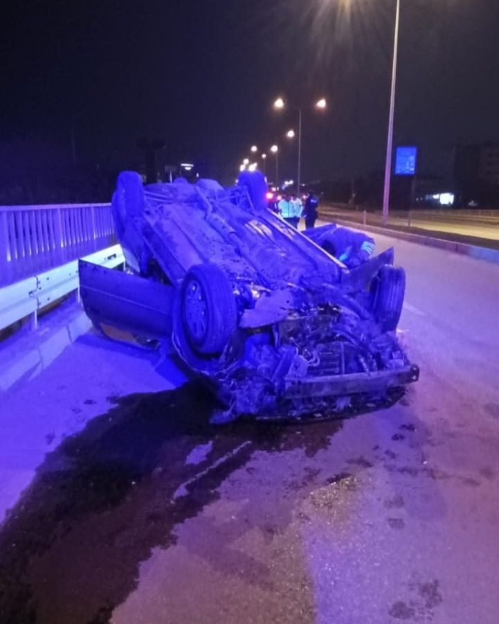 Hatay'ın Defne ilçesinde, Samandağ yolunda korkunç bir kaza meydana geldi.