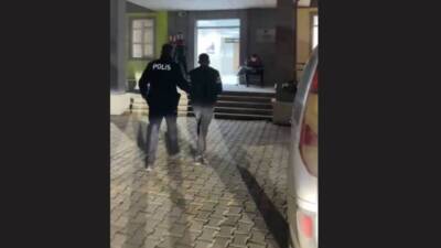 Hatay Emniyet Müdürlüğü’nün başarılı operasyonuyla, uyuşturucu suçlarından aranan bir şahıs