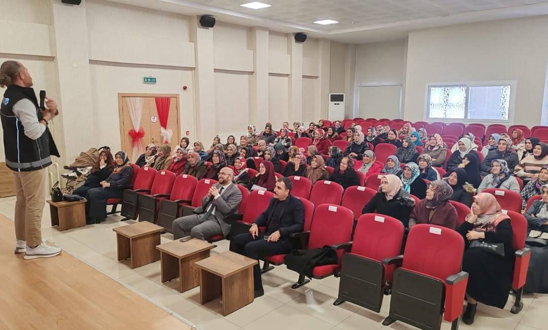 Belen Kaymakamlığı Konferans Salonu’nda, İl Müftülüğü tarafından yürütülen “Bağımlılıktan Uzak