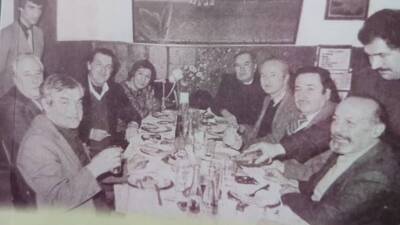 Yılların eskitemediği Hatay Restoran, yalnızca lezzetleriyle değil, aynı zamanda sanatçı