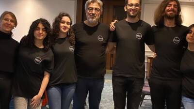 Başkanlığını HMKÜ Devlet Konservatuvarı öğretim görevlisi, akademisyen şef Sezgin Suna’nın