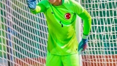 Hatayspor'un genç kalecisi Emir Dadük, Türkiye U-17 Milli Takımının aday