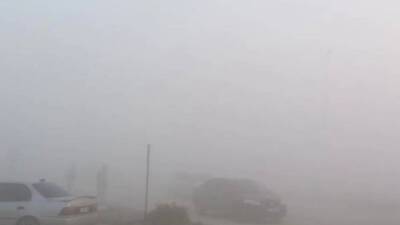 Antakya’da sabah saatlerinde etkili olan sis, görüş mesafesini 50 metreye