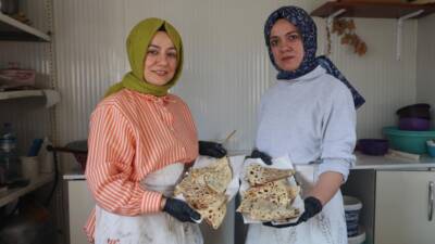 Antakya'nın Küçük Sanayi Sitesi'nde, depremin ardından kurdukları küçük iş yerinde