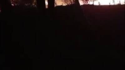 Hatay’ın Arsuz ilçesinde gece saatlerinde çıkan orman yangını, itfaiye ekiplerinin