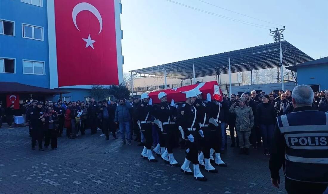 Hatay'ın İskenderun ilçesinde görevli polis memuru Tuncay Pekel, evinde geçirdiği