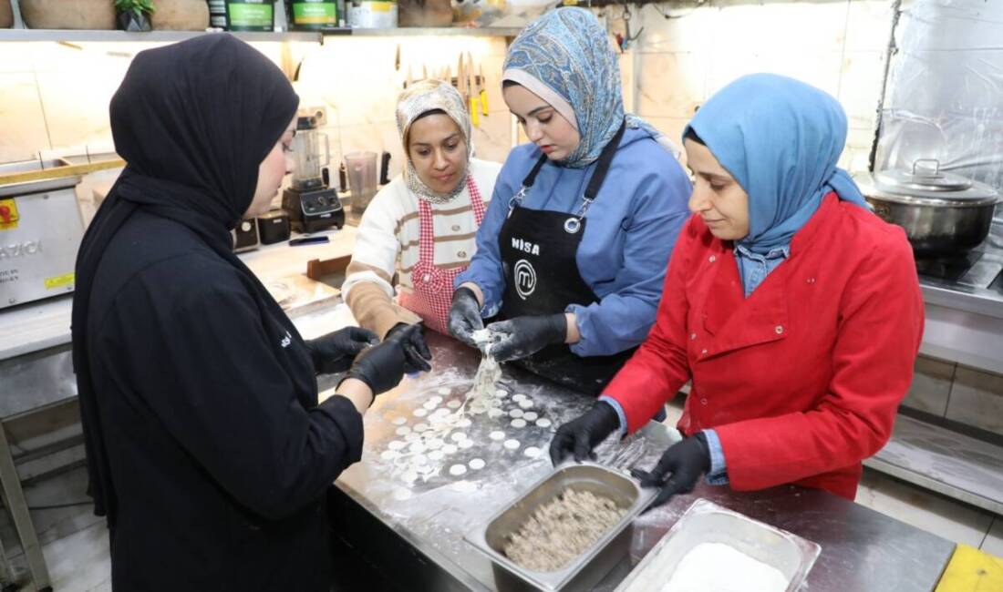 Hatay Büyükşehir Belediyesi'nin HAKİM projesi kapsamında başlattığı Aşçı Yardımcılığı Kursu,