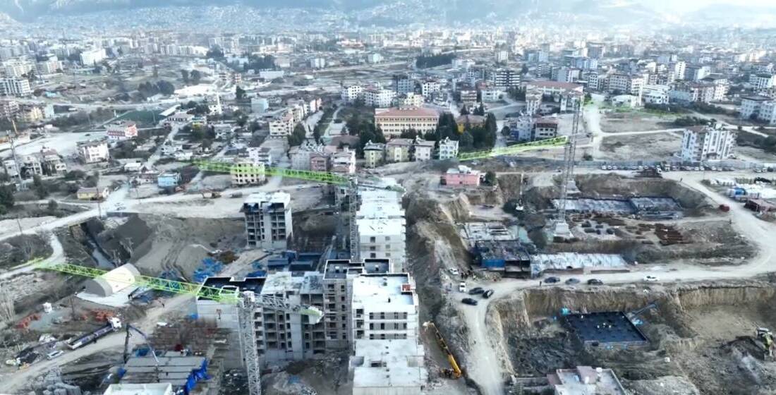 Defne İlçesi'nde devam eden kentsel dönüşüm projeleri hızla ilerliyor. Hatay