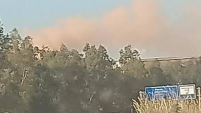 İskenderun’da bir fabrika bacasından yükselen yoğun toz bulutu, çevrede yaşayan