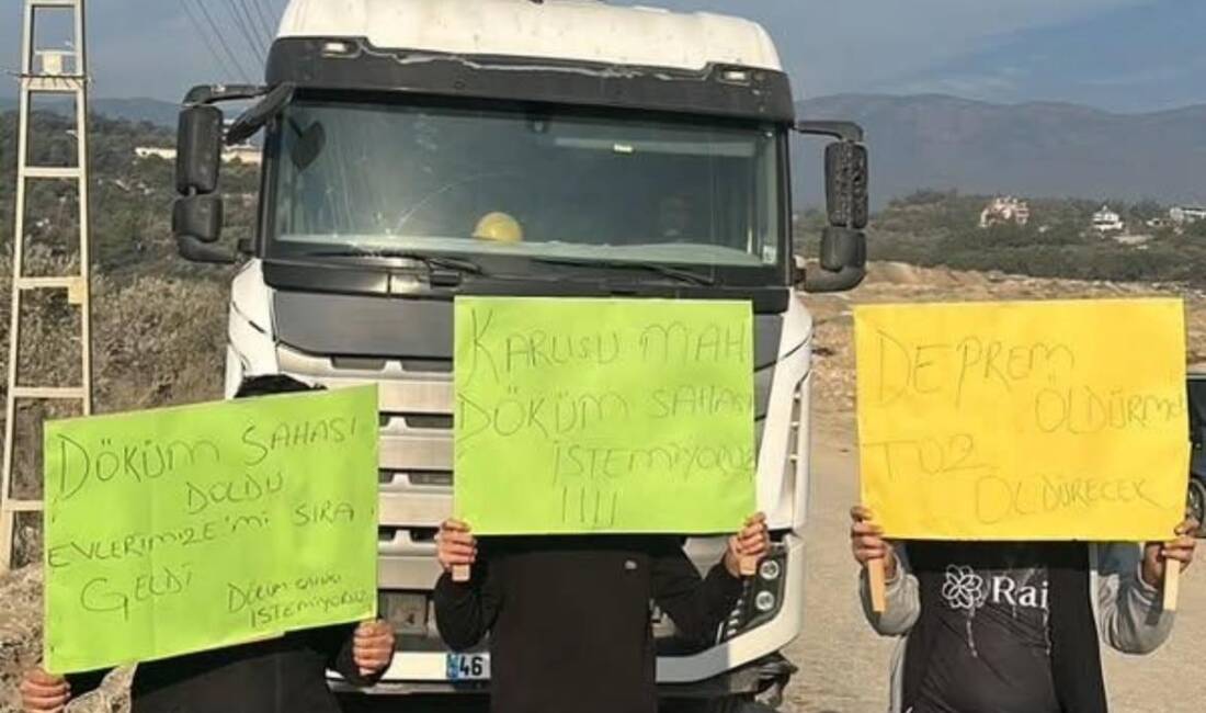 Hatay'ın Antakya ilçesi Karlısu Mahallesi'nde mahalle halkı, bölgedeki döküm sahasının