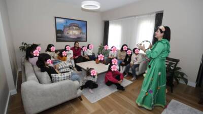 Hatay Valiliği, Esra Masatlı’nın Serdar Demir Çocuk Evleri Sitesi’ni ziyaret