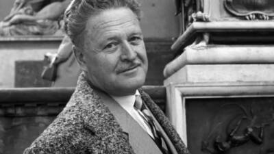 Bugün, Türk şiirinin en önemli isimlerinden biri olan Nazım Hikmet'in