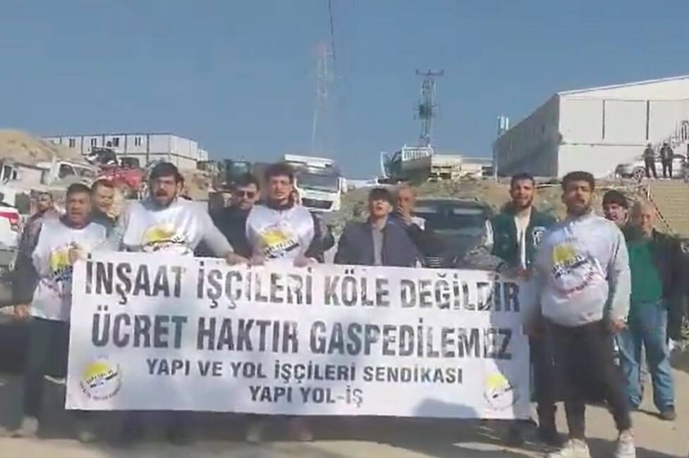 Hatay'ın Antakya ilçesinde Depremzede inşaat işçileri, haklarını talep etmek için