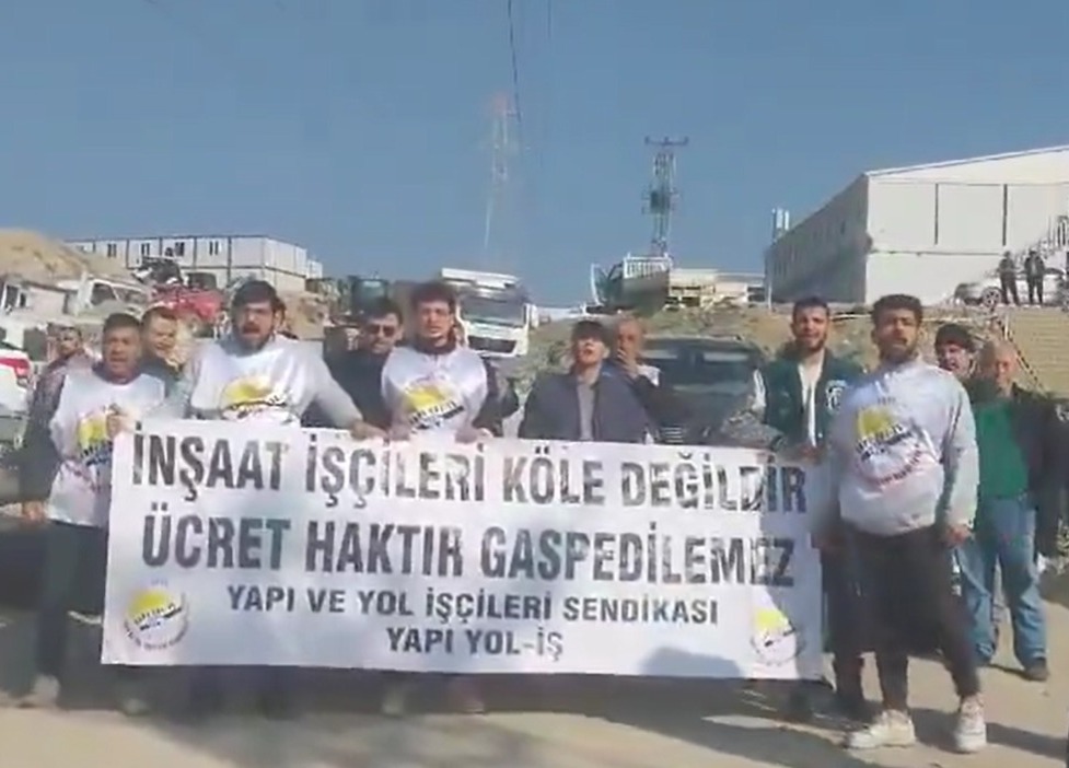 Hatay'ın Antakya ilçesinde Depremzede inşaat işçileri, haklarını talep etmek için