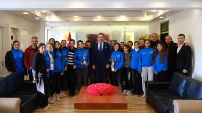 Defne Belediye Başkanı Halil İbrahim Özgün, Çarşamba günü 8 ayrı